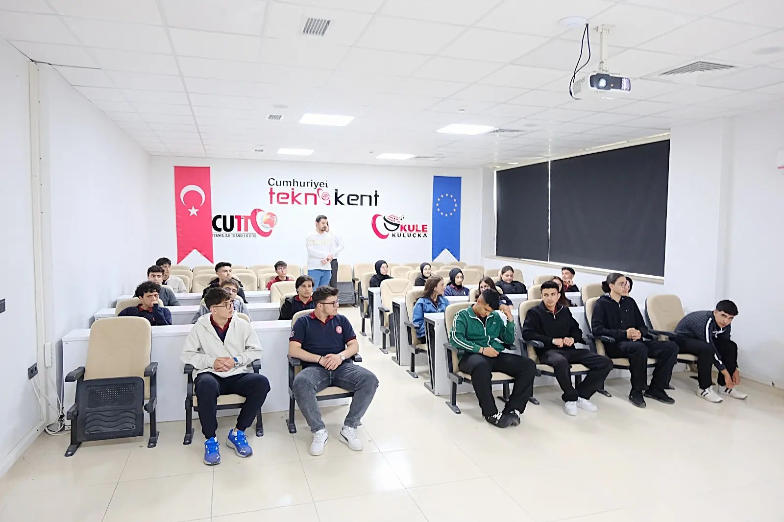 Halis Gülle Anadolu Lisesi Öğrencileri Cumhuriyet Teknokent’i Ziyaret Etti