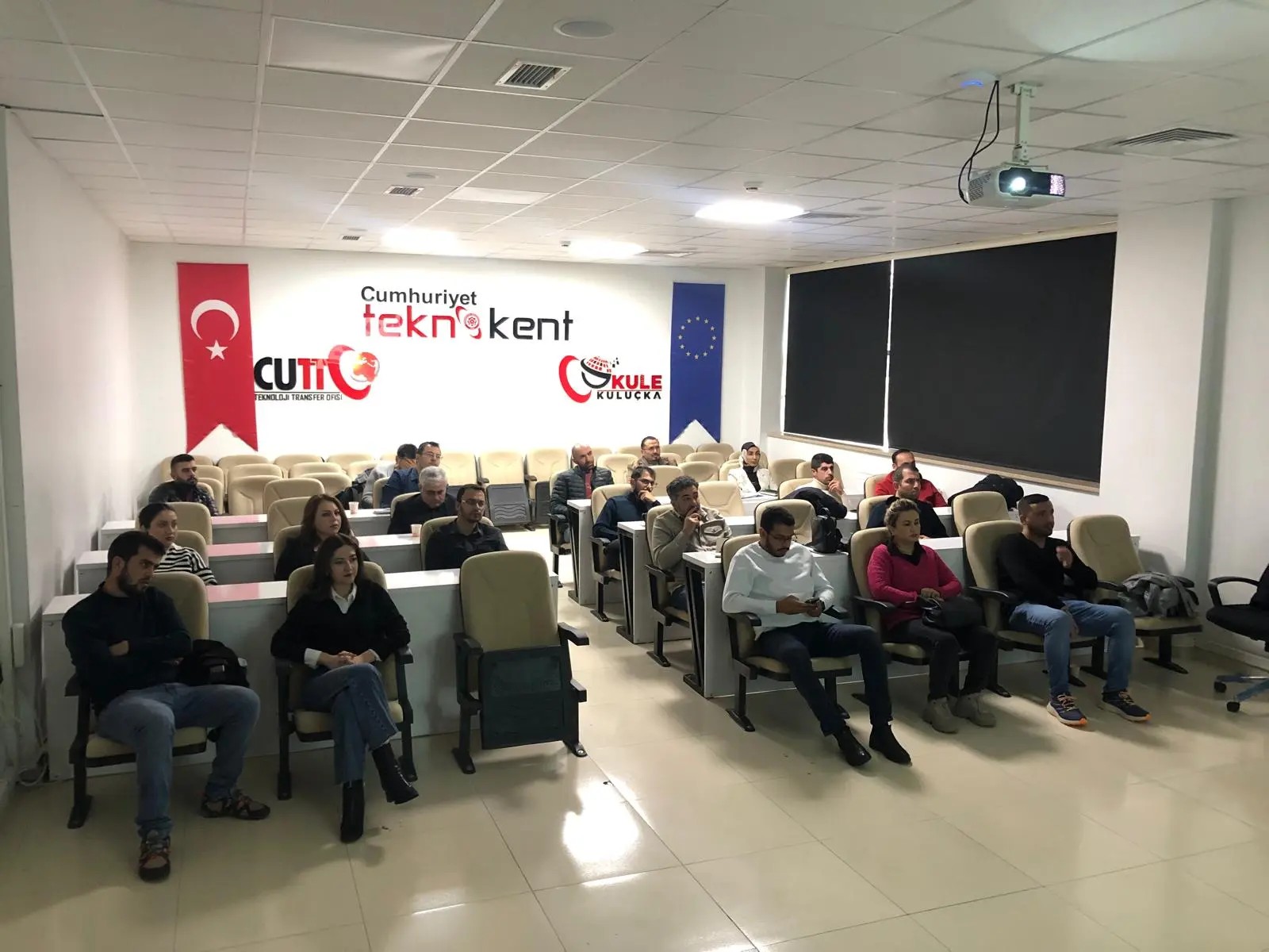 Cumhuriyet Teknokent bünyesinde faaliyet gösteren firmalarımıza yönelik KOSGEB Girişimcilik Destekleri 3. Çağrı Bilgilendirme Toplantısı düzenlendi.