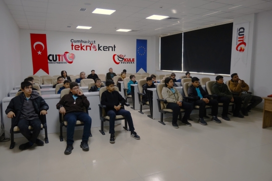 Sivas Zeki Hayran İmam Hatip Ortaokulu Öğrencileri Cumhuriyet Teknokent’i Ziyaret Etti