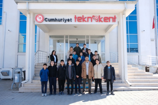 Sivas Zeki Hayran İmam Hatip Ortaokulu Öğrencileri Cumhuriyet Teknokent’i Ziyaret Etti